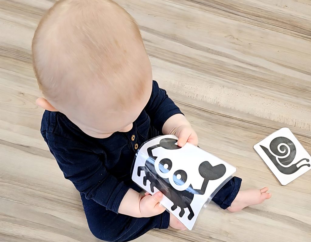 Lire la suite à propos de l’article Pourquoi les images en noir et blanc stimulent les bébés dès leurs premiers mois